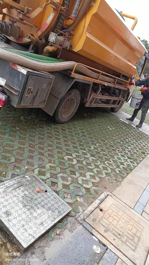 新澳2025资料最新大全和街头下水道爬出女子与街头下水道爬出女子身体视频